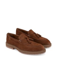 Bruine suède loafers met strikaccenten, contrasterende stiksels en een gestructureerde rubberen zool. Klassiek, instapontwerp voor eenvoudig dragen.