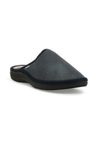 Pantofola in materiale sintetico blu scuro, design a profilo basso con punta appuntita, caratterizzata da una finitura testurizzata e una suola in gomma nera.