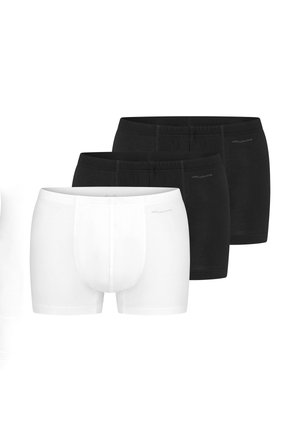 Drei Paar Herren-Boxershorts, zwei schwarze und ein weißes, nebeneinander angeordnet, aus legerem Baumwollstoff gefertigt.
