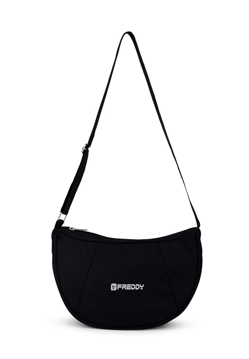 Borsa a spalla nera in tessuto, di forma curvata con chiusura a zip, dotata di un logo argentato e di una tracolla regolabile. Texture liscia senza pattern.