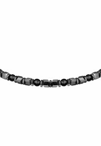 Collana di perline nere con perline esagonali e rotonde alternate, in una finitura metallica lucida, caratterizzata da una superficie liscia.