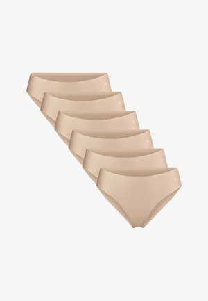 Ensemble de sous-vêtements beige sans couture de six pièces. Tissu lisse avec une taille basse et un design minimaliste. Pas de coutures ou motifs visibles.