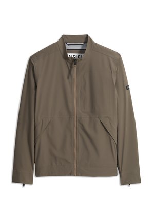 Hellbraune Reißverschlussjacke mit Stehkragen, zwei Seitentaschen, Brusttasche und Logoaufnäher am linken Ärmel.