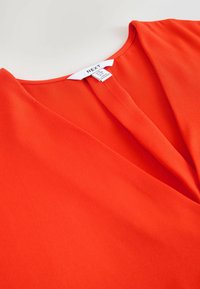 Unselected, bright red
