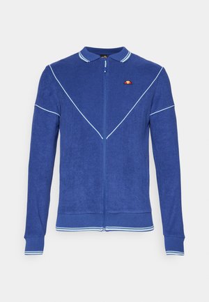 Blå hættejakke med tekstureret finish, der har en polo-krave, hvid piping og et lille logo detaljeret på venstre bryst.