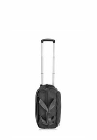 Czarna torba sportowa na kółkach z teleskopowym uchwytem z aluminium, wykonana z tkaniny, z podwójnymi bocznymi paskami i kieszeniami zapinanymi na zamek do przechowywania.