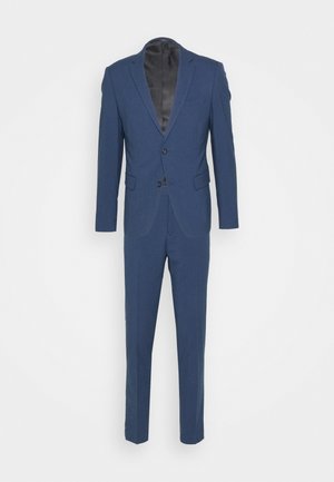 Blue suit made of smooth fabric, featuring a single-breasted jacket with two buttons, notch lapels, and matching tailored trousers.