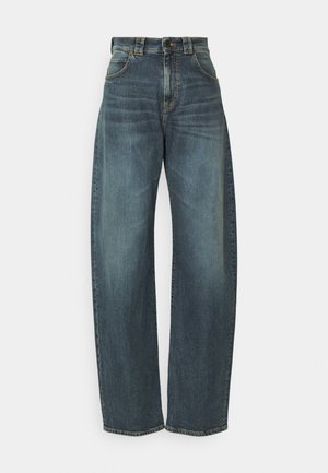 Jeans de tiro alto y pierna recta en denim azul oscuro con un acabado desgastado, que presentan un diseño de cinco bolsillos y un ojete para el cinturón.