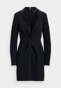 Vestido preto com mangas longas, lapela em cetim, design frontal torcido, fecho com zip nas costas e textura de tecido suave.