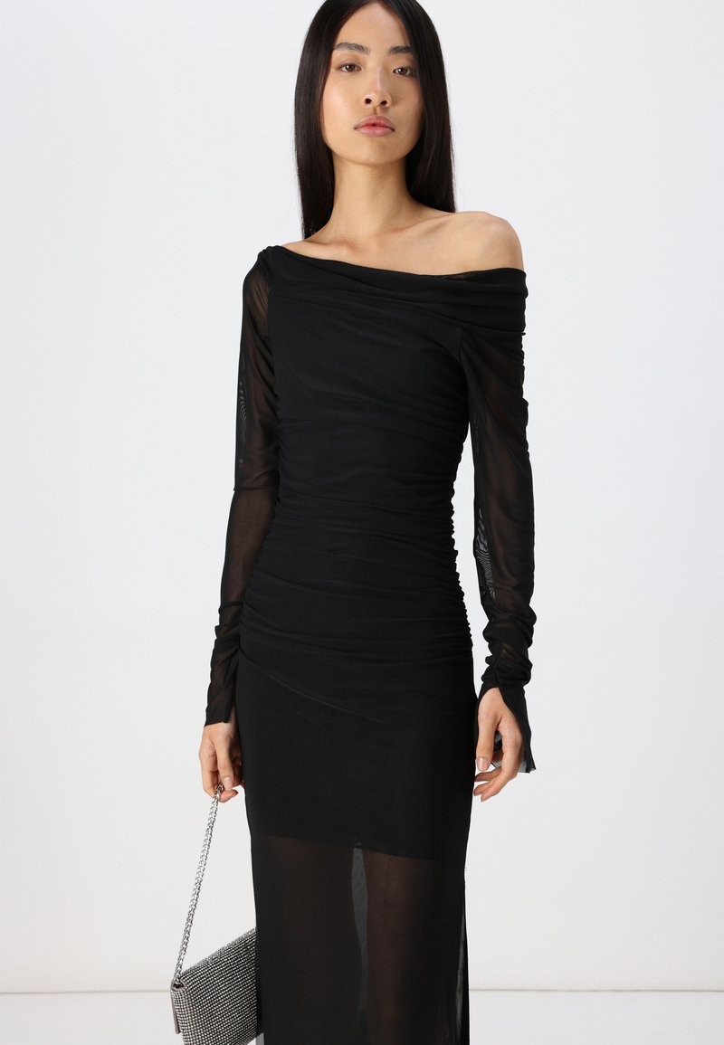 bergdorf goodman long dresses Late 20th Century Bergdorf Goodman Quilted Satin Abstract Wave Dress