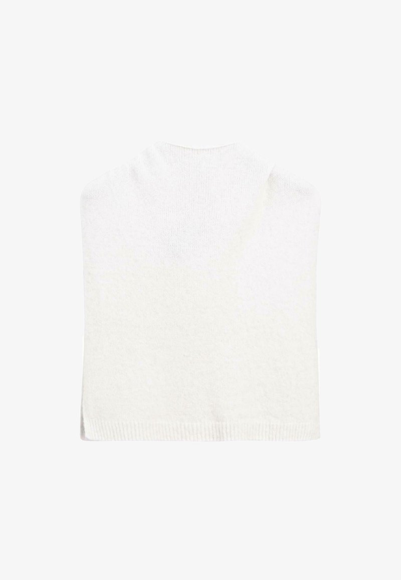 Bílý pletený šál s jemnou strukturou, s drapovaným designem a kulatým výstřihem. Hladké okraje a minimálně viditelné švy.