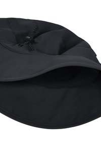 Schwarzer Outdoor-Hut mit breiter Krempe, verstellbarem Kordelzug und belüftetem Netzfutter für Atmungsaktivität.