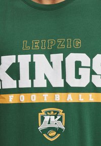 DEF LEIPZIG KINGS IDENTITY - T-shirts med print - green