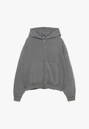 Siva zip-up kapuca izdelan iz bombaža. Ima kapuco, sprednje žepke in raztrgane robove. Oblikovanje vključuje izšito logo na prsih.