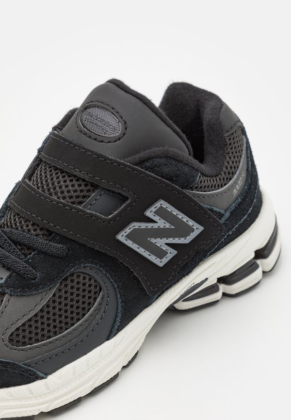 2002 – Laufschuh Straße