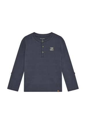 Marineblaue Langarmshirt mit Rundhalsausschnitt, dreiknöpfiger Blende, Aufschrift "COOL VIBES" und kleinem Logopatch am Saum. Glatte Textur.