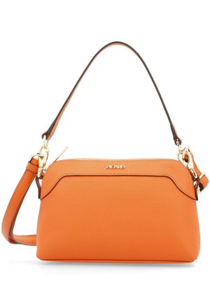 Oranssi teksturoitu nahkainen olkalaukku, jossa on kullanväriset metalliosat, ylävetoketju ja kaksi irrotettavaa hihnaa, yksi lyhyt ja yksi pitkä, merkiltään Picard.