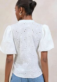 Lipsy REGULAR FIT - PUFF SLEEVE - Blúzka so zapínaním na gombíky - white