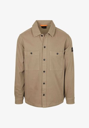 Tan button-up shirt van gestructureerde stof, met twee borstzakken, zwarte knopen en een oranje detail aan de binnenkraag.