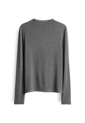 Pull en laine gris charbon à manches longues avec un ourlet droit, présenté à plat sur un fond blanc.