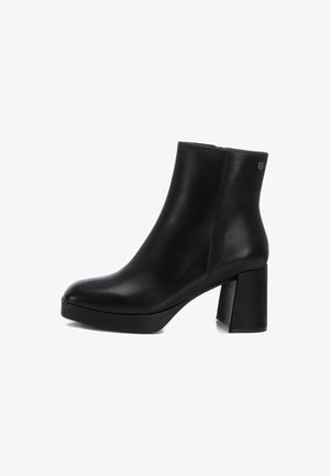 Carmela Botines con plataforma - black