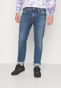 Levi's® 512® SLIM TAPER - Calças de ganga justas - medium indigo stonewash