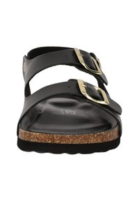 Svarta sandaler med två justerbara remmar och gyllene spännen. Korktexturerad fotbädd och gummisula som ger komfort och stöd.