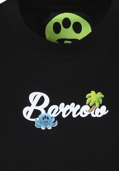 T-shirt nera con testo bianco "Barrow", caratterizzata da dettagli grafici colorati: un polpo blu e una palma verde. Collo rotondo.