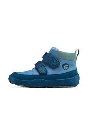 Chaussure haute bleue enfant avec deux sangles velcro, semelle en caoutchouc et col en tissu gris, marquée "Affen Zahn" sur le côté.