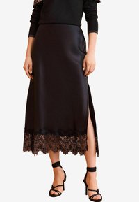 Love & Roses REGULAR FIT - Trapecinis sijonas - black