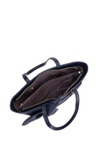 Borsa tote in pelle blu navy con manici superiori doppi, tasche interne con zip e finitura testurizzata. Design aperto con rivestimento in tessuto scuro.