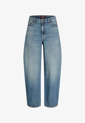 Jean bleu clair à jambes droites avec taille haute, bouton et fermeture éclair devant, présentant un subtil effet délavé et un style cinq poches.