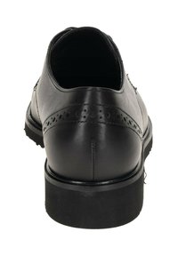 Chaussure de ville en cuir noir avec un bout arrondi, texture lisse et détails perforés décoratifs près du talon. Semelle en caoutchouc pour une meilleure adhérence.