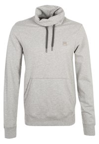 Sweat à capuche gris clair à manches longues, col montant avec cordon de serrage, poche kangourou et petit logo carré sur la poitrine.