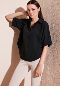 LELA LOOSE FIT - Camicetta - black