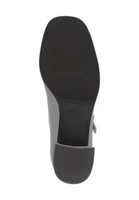 Semelle d'une chaussure de ville grise avec un talon et un avant de pied texturés noirs, taille 37, affichant le nom de la marque "Sioux" embossé sur la zone du talon.