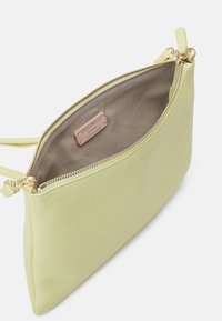 Coccinelle BEST CROSSBODY - Borsa a tracolla - lime wash