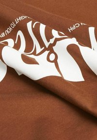 Jack & Jones JORVESTERBRO BACK SS CREW NECK  - Print T-shirt - brown