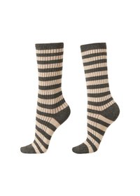 Randiga strumpor i mörkgrått och ljusbeige. Ribbad textur med kontrasterande horisontella ränder. Standard längd för crew, utformade för komfort.