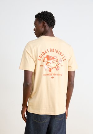 adidas Originals COFFEE CLUB TEE - Potiskana majica - sand strata