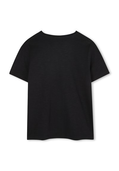 Zwarte t-shirt met korte mouwen, een ronde hals en een gladde textuur, met een klassieke pasvorm en geen zichtbare patronen of accenten.