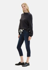 TOM TAILOR TTALEXA cropped - Kavbojke slim fit - rinsed blue denim