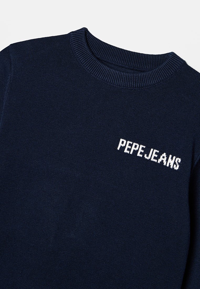 Maglione blu navy con colletto e polsini a coste. Presenta "PEPEJEANS" ricamato in bianco sulla parte anteriore. Texture in maglia liscia.