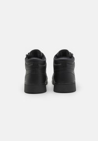 Pier One Magas szárú edzőcipők - black