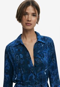 Desigual PAISLEY  - Abito a camicia - blue
