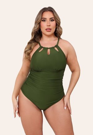 Maillot de bain une pièce vert olive avec des découpes, design à col halter et texture froncée, présentant une silhouette ajustée et un tissu confortable.