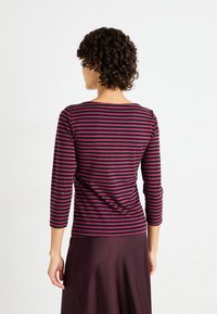ONLY ONLFIFI BOX  - Tops ar garām piedurknēm - burgundy/black