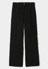 Mustat kestävästä kankaasta valmistetut cargohousut, joissa on löysä istuvuus, kaksi sivutaskua ja napitus vyötäröllä.