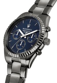 Maserati Chronograph-Uhr mit blauem Zifferblatt, silbernem Edelstahlarmband und strukturiertem Lünettenring. Wasserdicht bis 100 Meter.