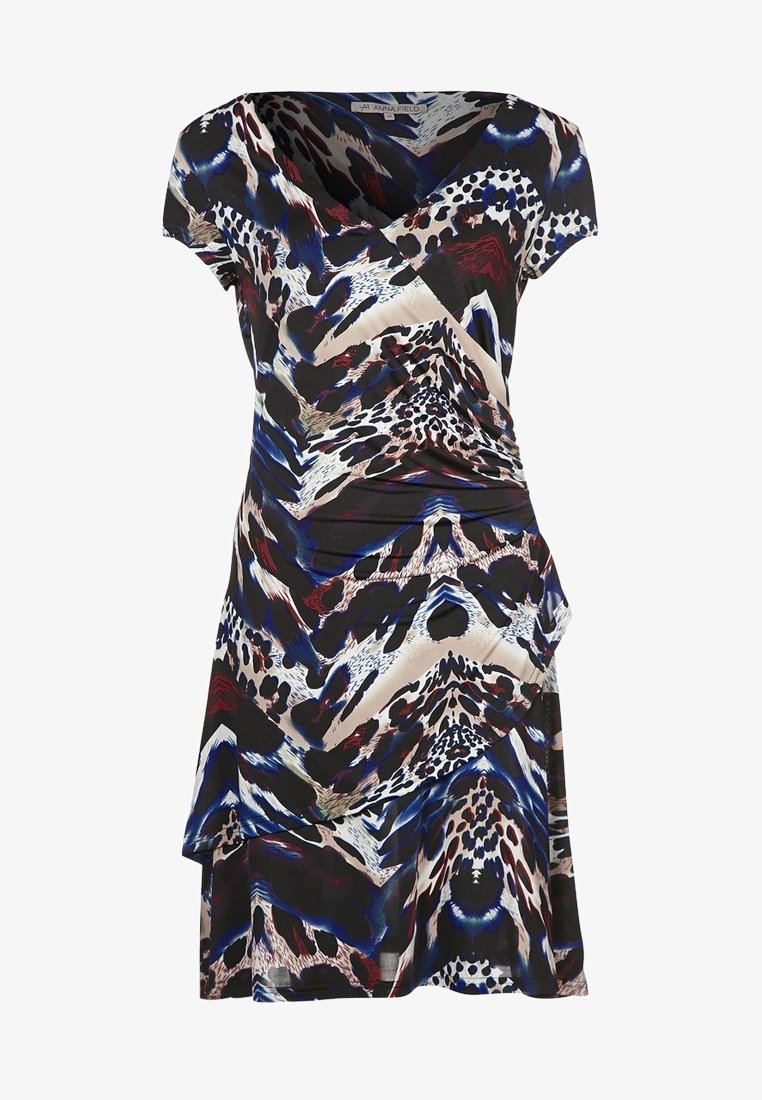 Kortärmad klänning med omslagdesign, med ett djärvt abstrakt mönster i blått, svart, vitt och rött, tillverkad av mjukt, elastiskt material.